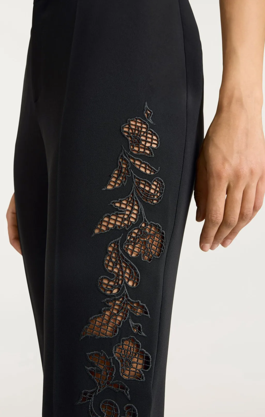 Cinq à Sept Cutout Paisley Embellished Kerry Pant Black New