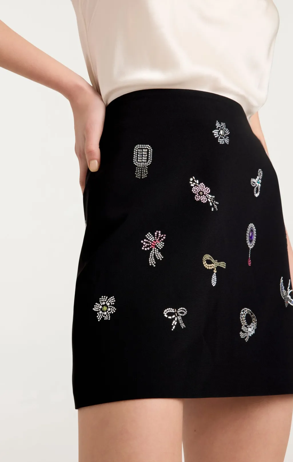 Cinq à Sept Heatset Brooches Embellished Doris Skirt BlackMulti